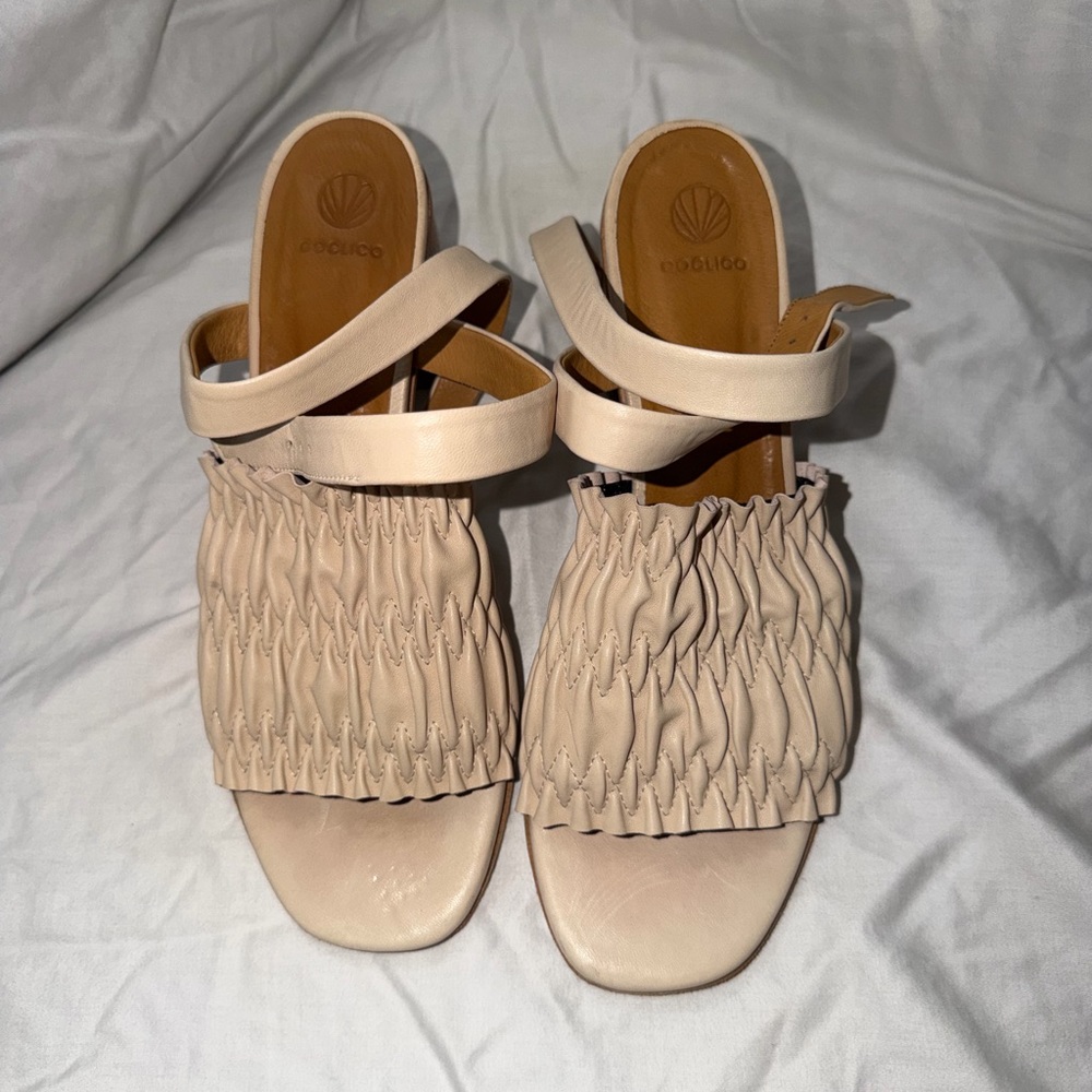 COCLICO Ivory Sandals size 40